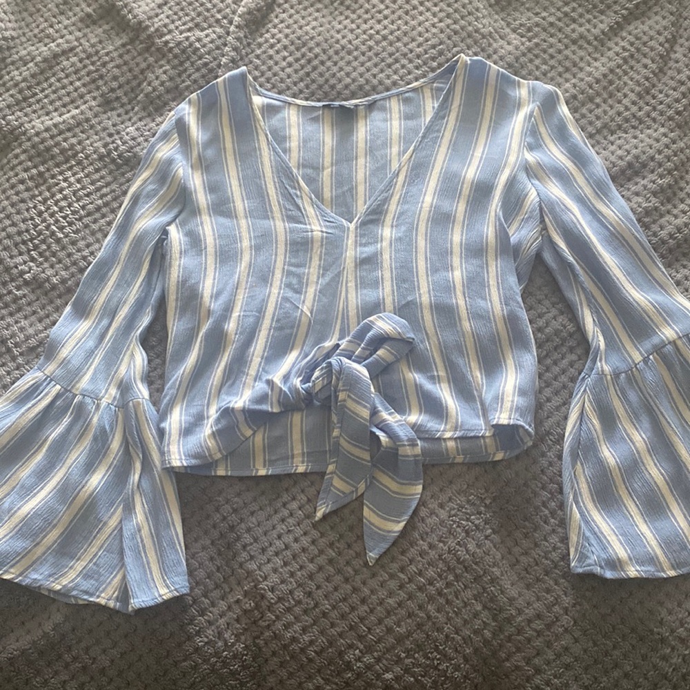 American Eagle Cropped Long Sleeve Shirt